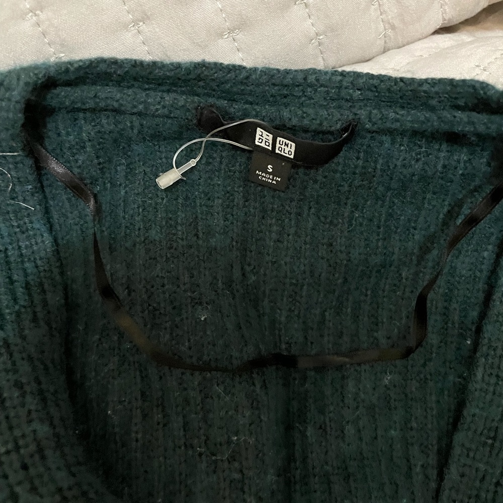 Uniqlo sweater small - Picture 3 of 3